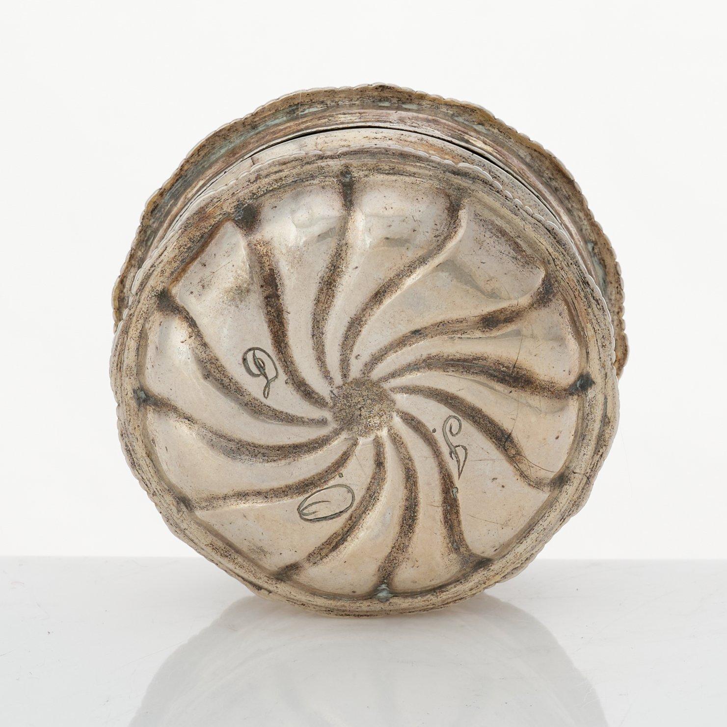 A Swedish 18th century parcel-gilt silver snuff-box, mark of Johan Wennervall, Gothenburg 1759.