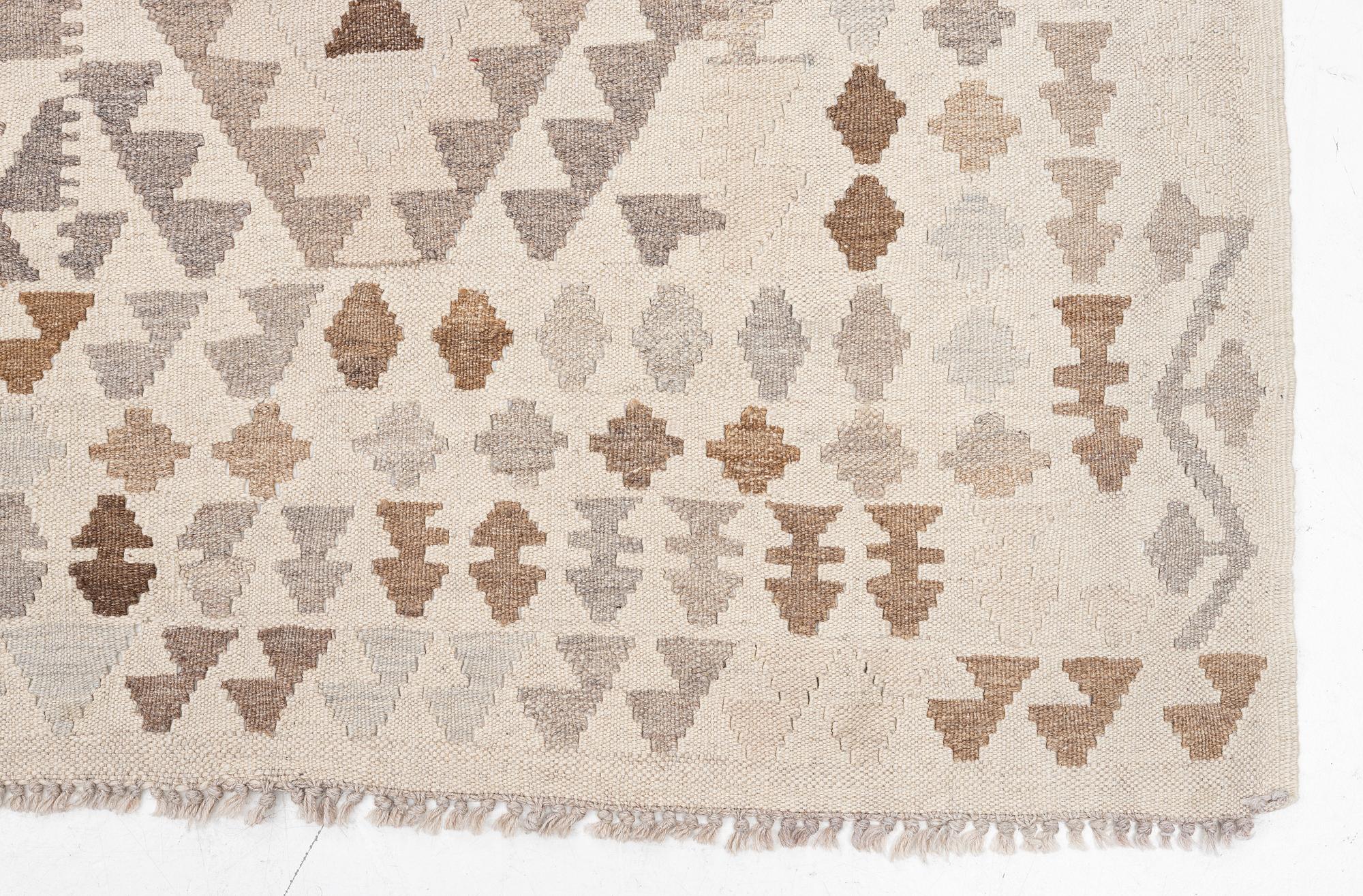 Matta, Kelim, ca 290 x 272 cm.