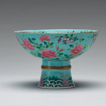 A 'wisteria' Stemcup, Qing dynasty, circa 1900.