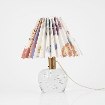 Josef Frank, bordslampa, modell 1819, Firma Svenskt Tenn.