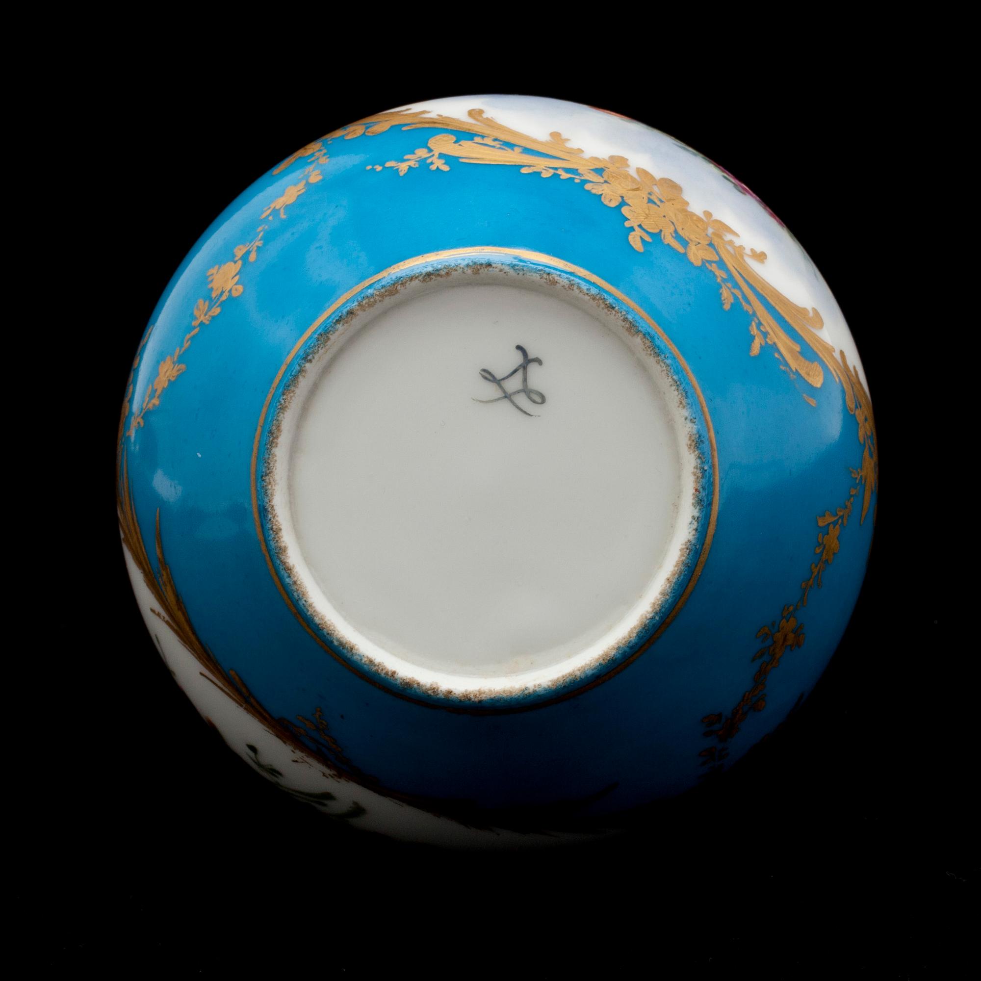 VASER ETT PAR, Sevres stil, Frankrike 1800-tal.