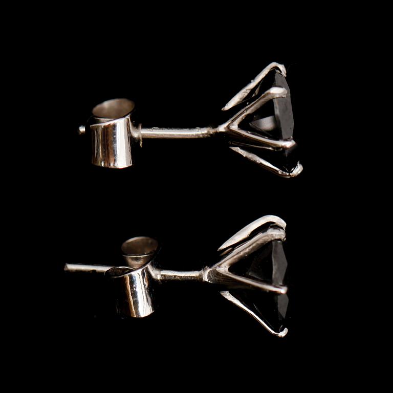 ÖRHÄNGEN, 1 par, silver, solitära svarta diamanter tot ca 4.0 ct.