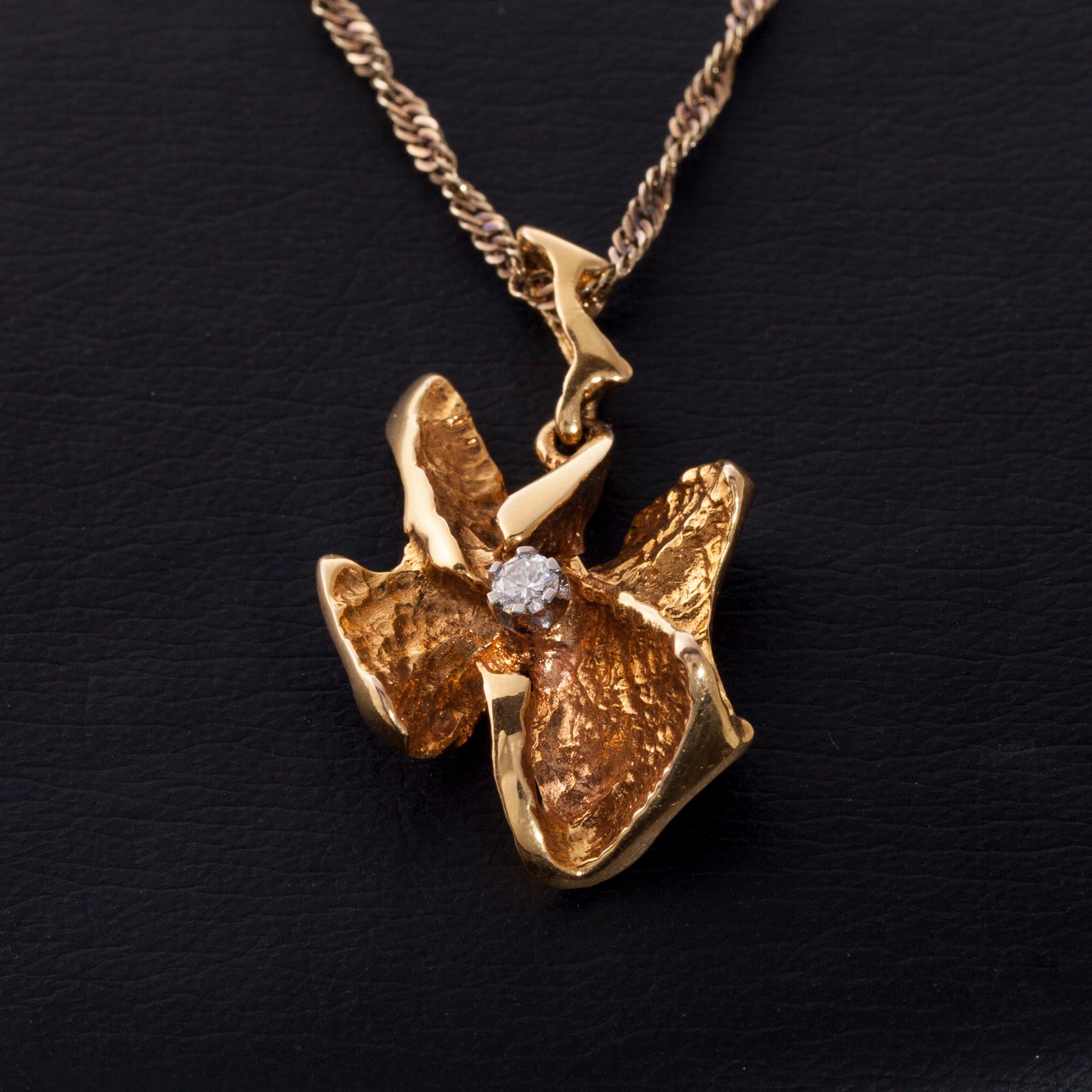 HÄNGE, 14K guld, briljantslipad diamant. Åbo, 1983. Vikt ca 9,1 g.