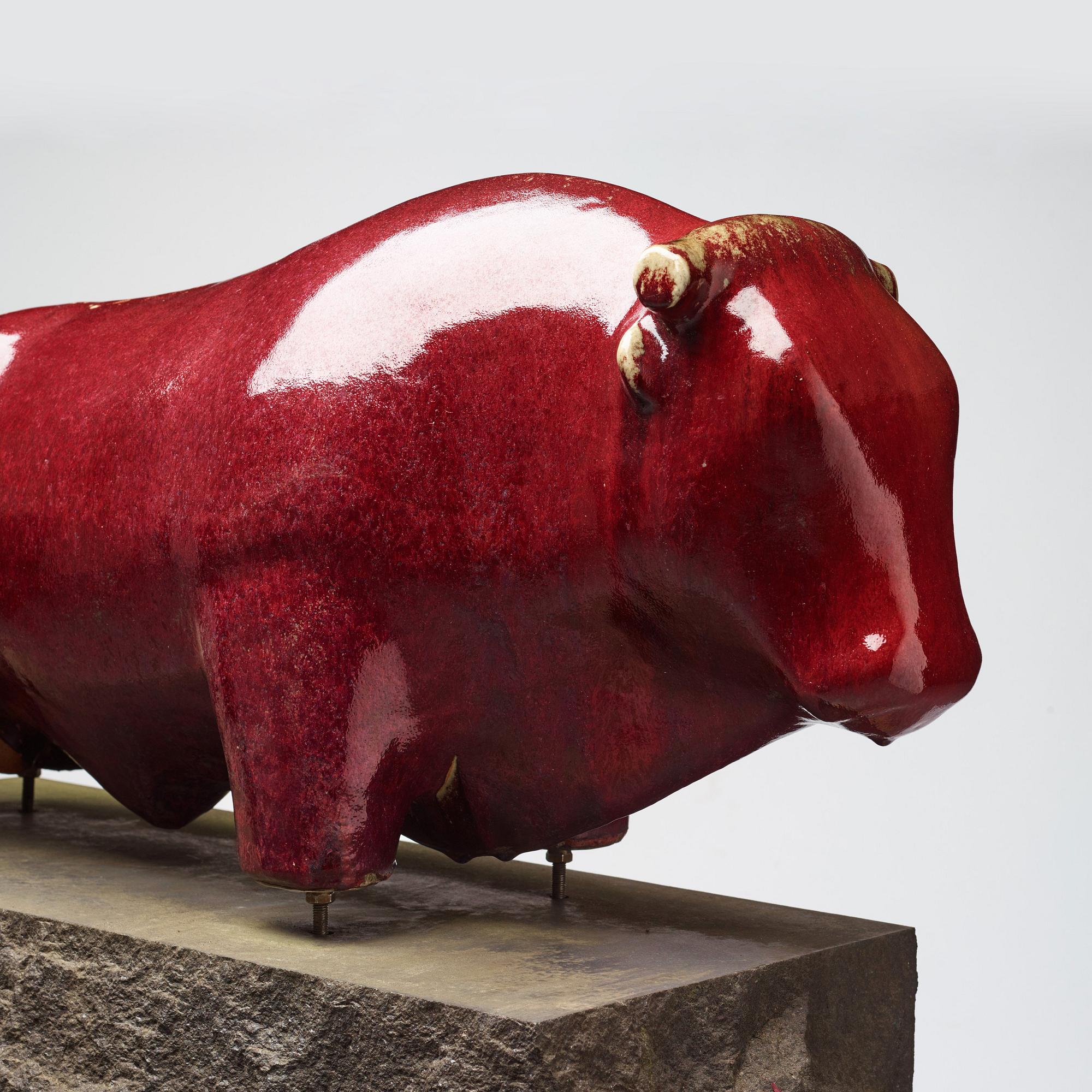 Ulla & Gustav Kraitz, a stoneware sculpture of a bull, Förslöv, Sweden, on a diabase pedestal.