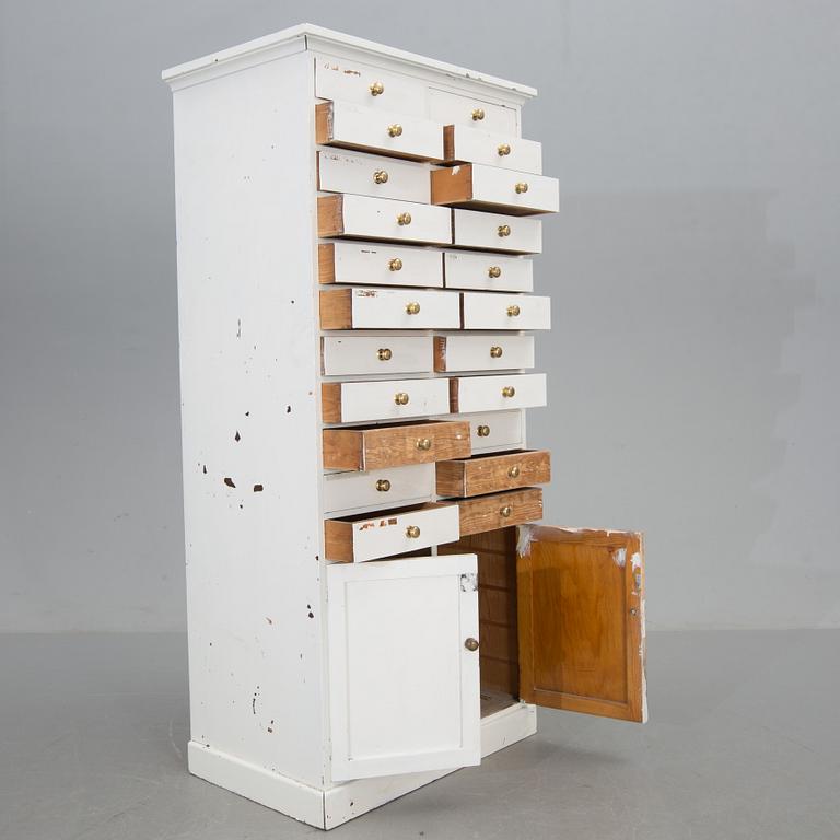 FÖRVARINGSSKÅP, tidigt 1900-tal.