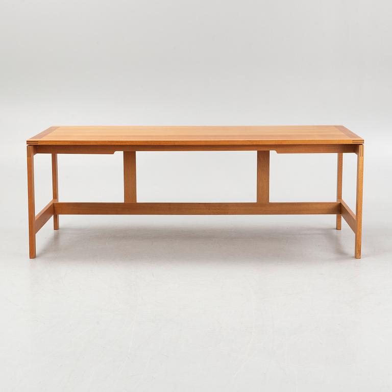 Henning Jensen and Torben Valeur, Desk with pedestal, M40 series, Fritz Hansen, second half of the 20th century.