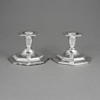 LJUSSTAKAR, ett par, silver, svenska importstämplar, 1900-tal.