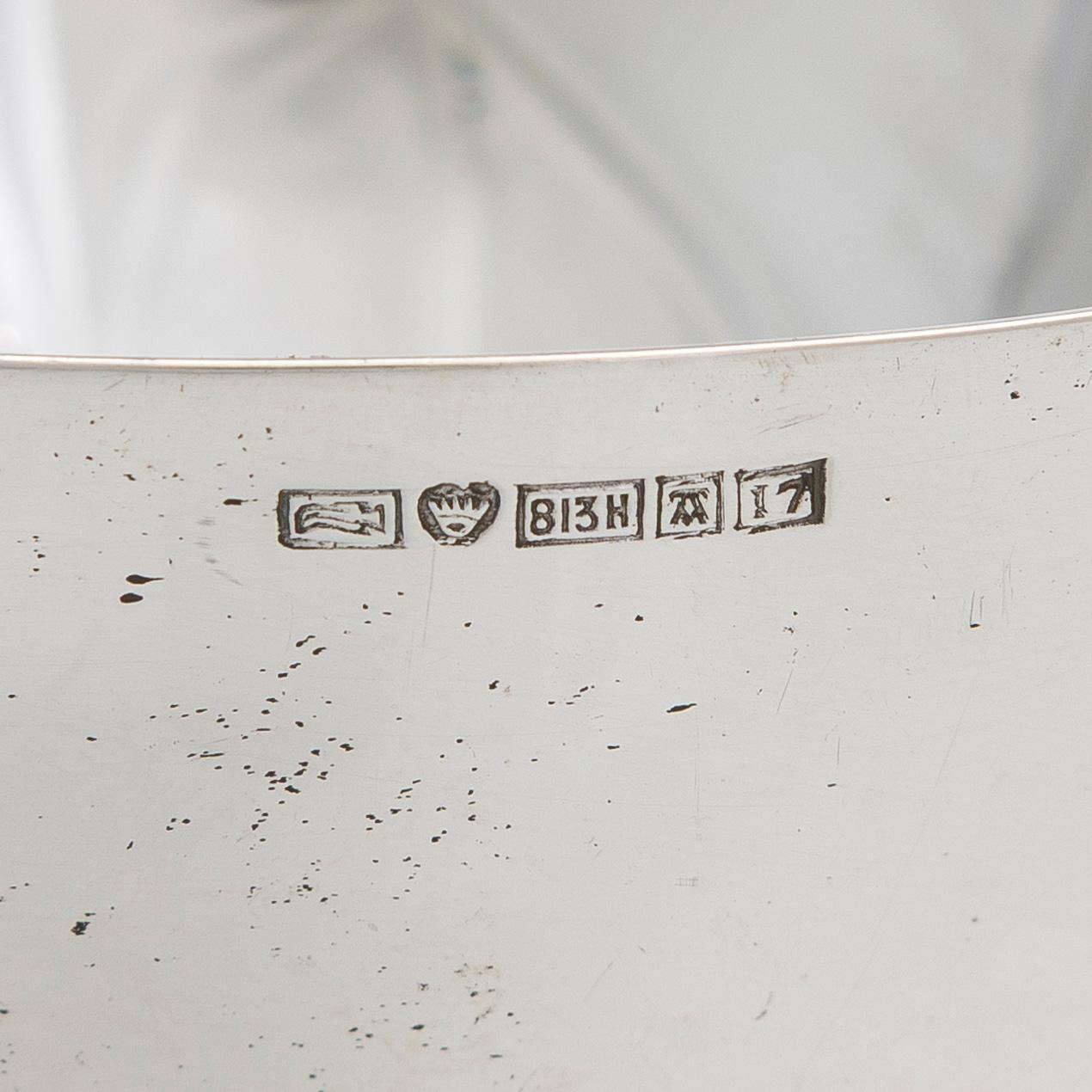 Anna-Greta Eker, a silevr cream jug and sugar bowl on a mahogany base, Auran Kultaseppä, Turku 1962.
