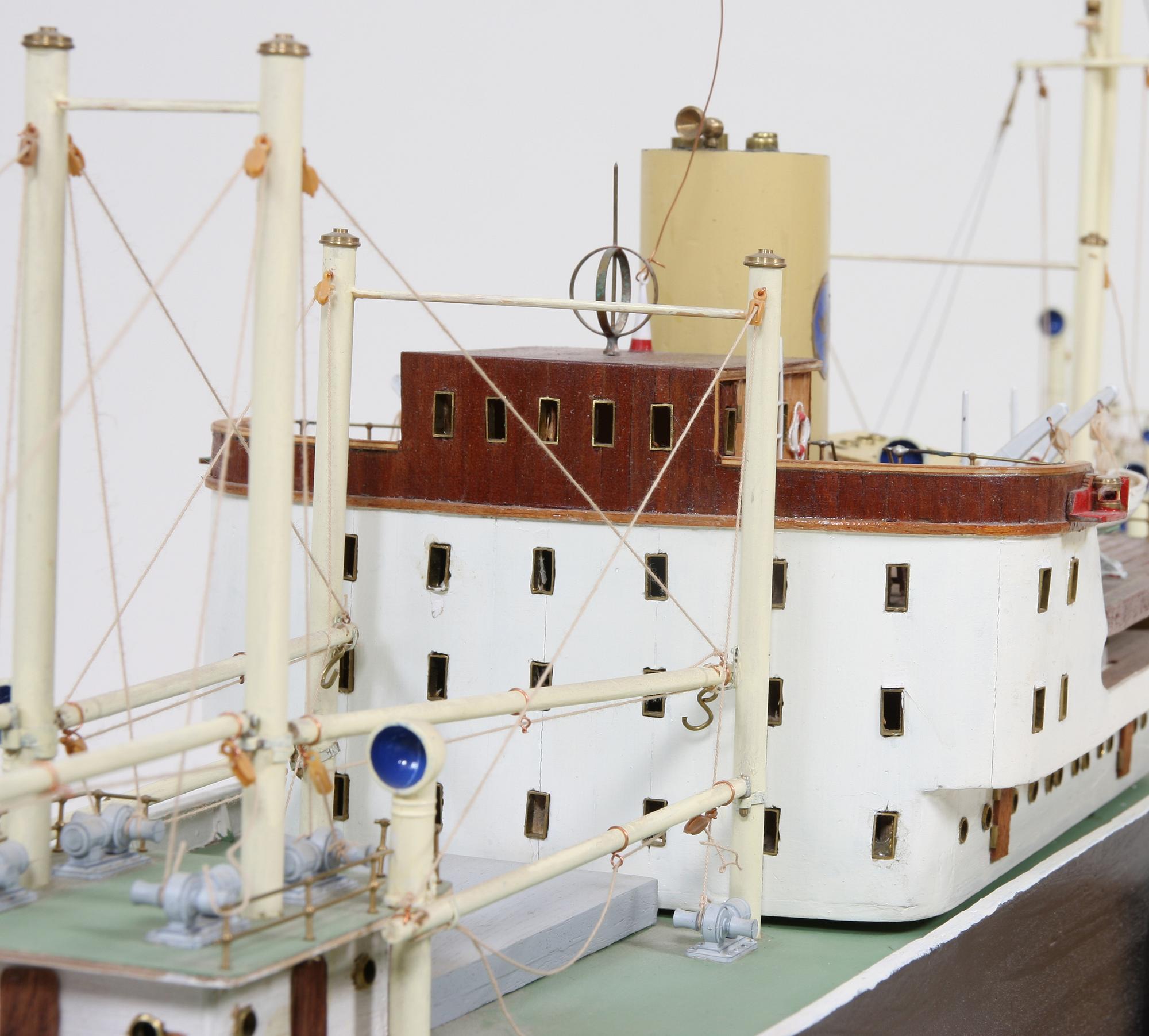 BÅTMODELL, "m/s Bali", modellen byggd av Å. Carlberg.