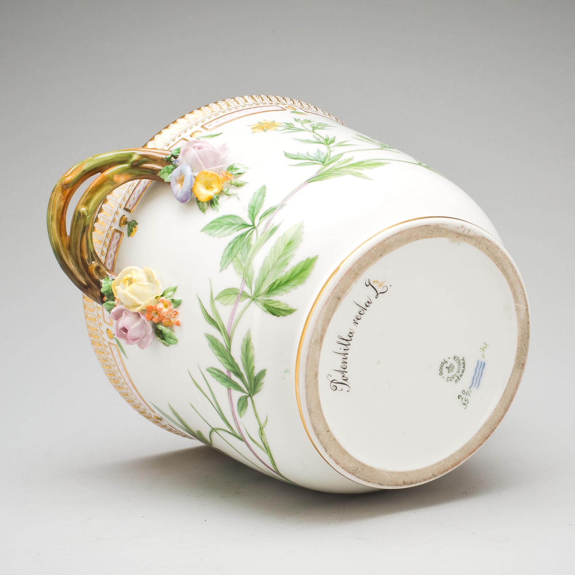 VINKYLARE, porslin. "Flora Danica" Royal Copenhagen.