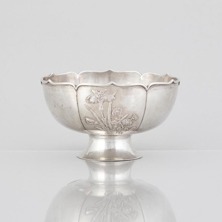 A Chinese silver bowl, early 20th Century.