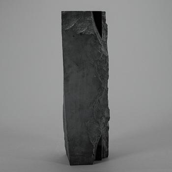 TAKASHI NARAHA. Skulptur, diabas, signerad o märkt 81-B-32.