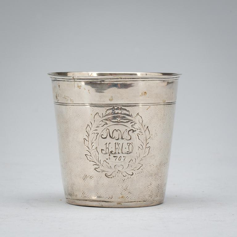 BÄGARE, silver, Poul Ottesen Kjaerulf, Ringköbing, Danmark.  Bär datering 1707. Vikt ca 64g.