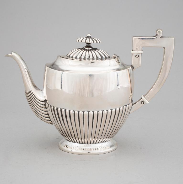 KAFFEKANNA, silver, St Petersburg, 1820-tal. Total vikt 435 g.