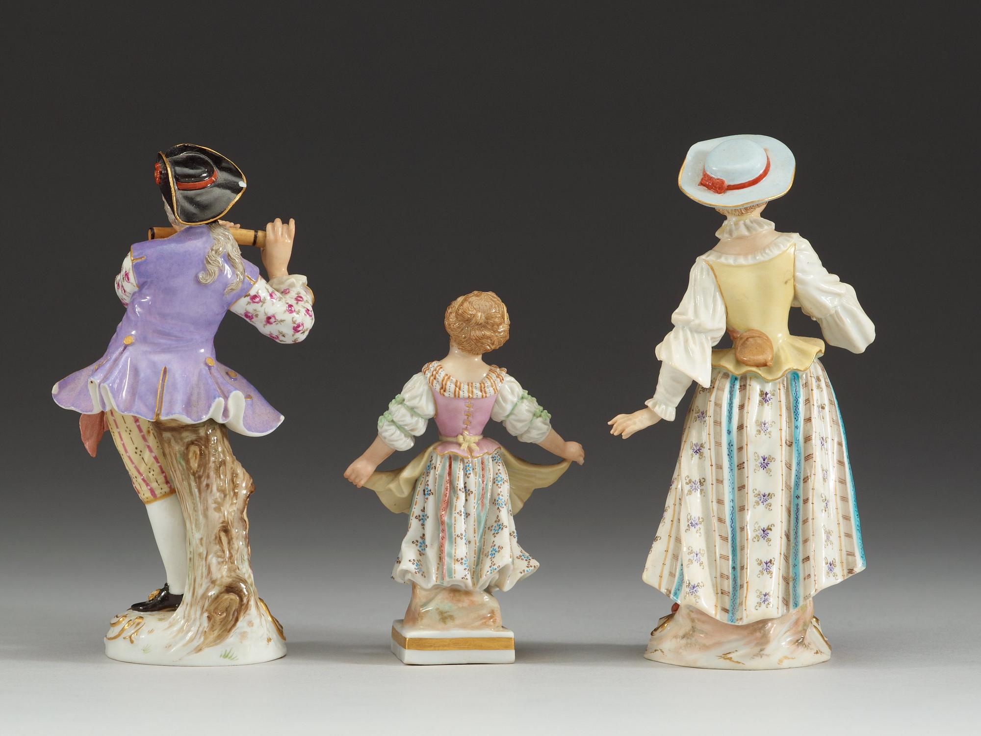 FIGURINER, tre stycken, porslin. Meissen, 1800-talets slut.