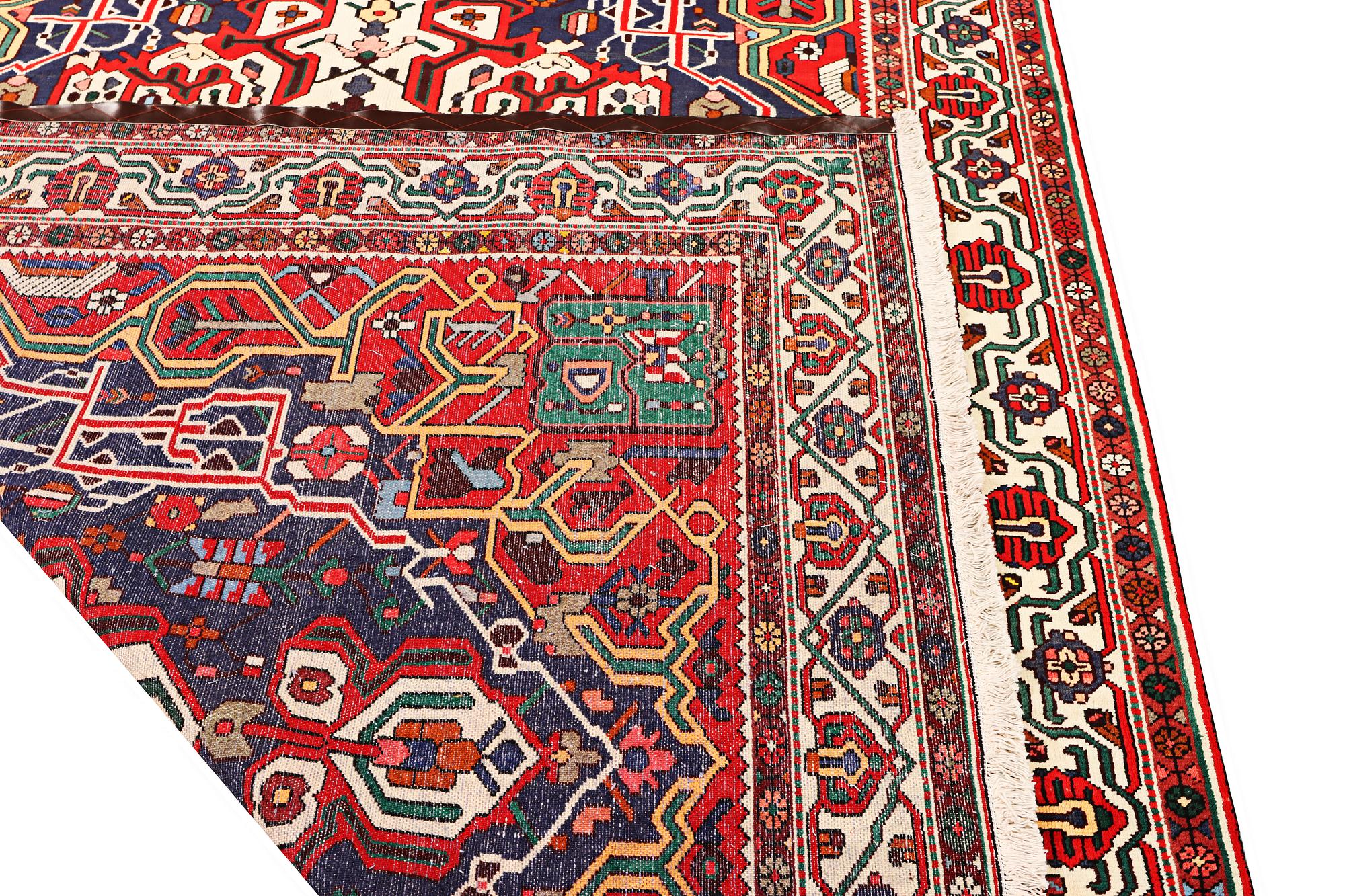 A Bakhtiari carpet a. 310 x 211 cm.