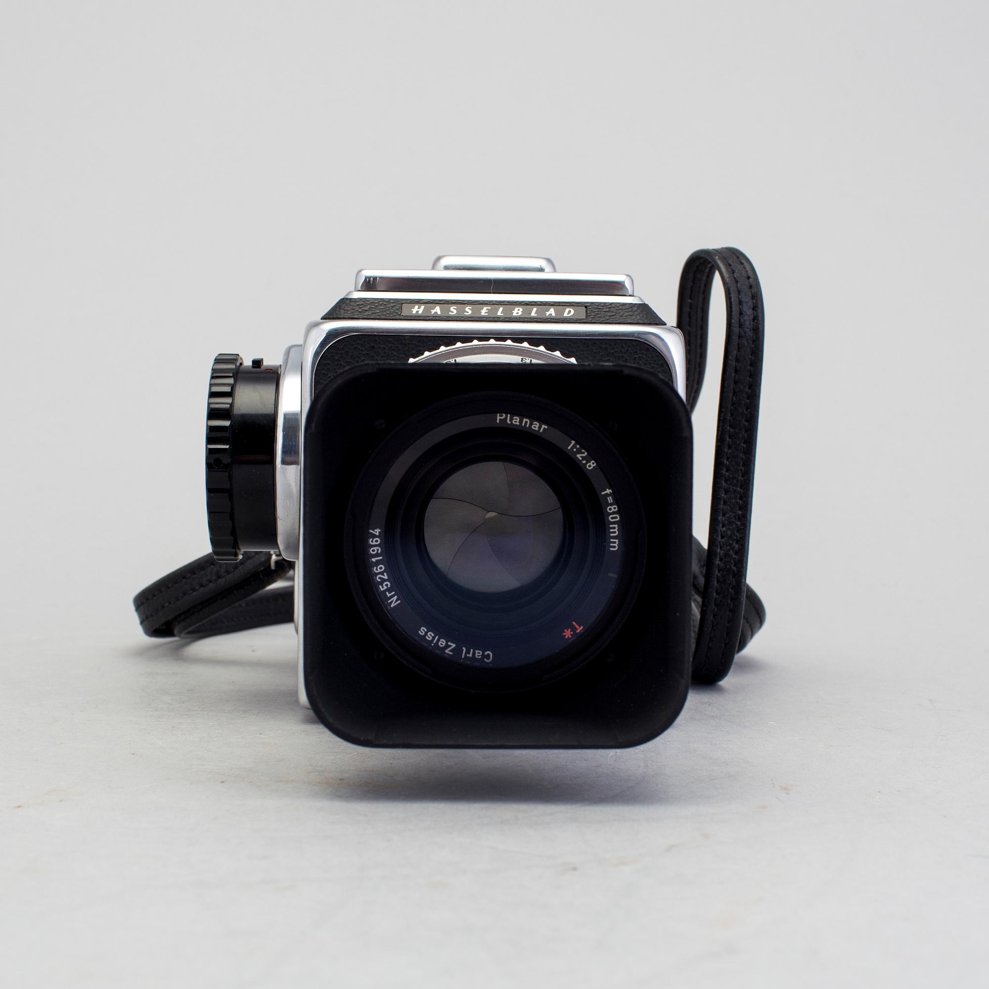 a Swedish Hasselblad camera model 500C/M no. UH135363 with Planar 1:2,8 f=80 T* by Victor Hasselblad AB in Göteborg 1972.