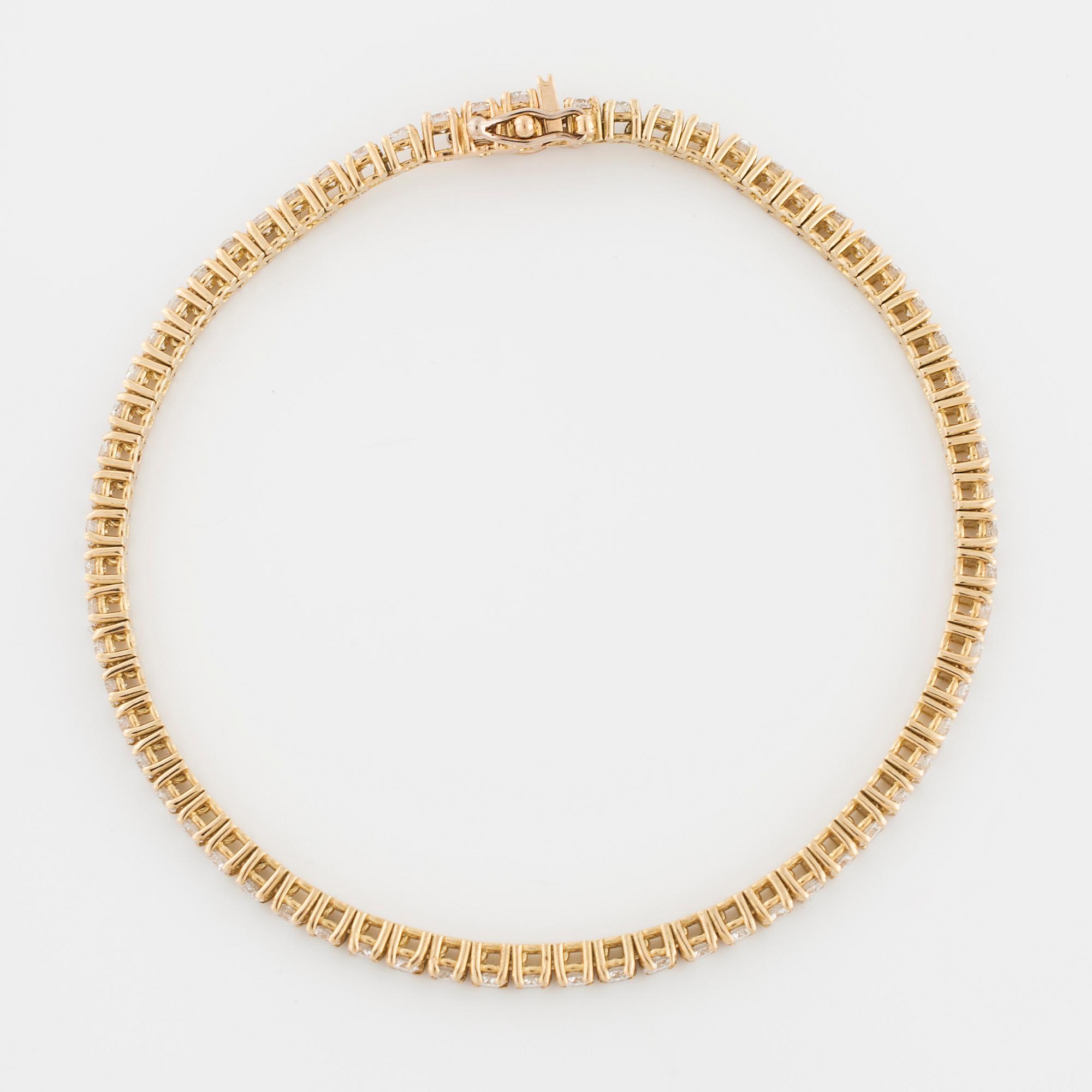 ARMBAND, med briljantslipade diamanter, totalt ca 3.10 ct.