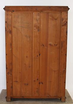 CHIFFONJE. Nyrenässans 1800-talets andra hälft.