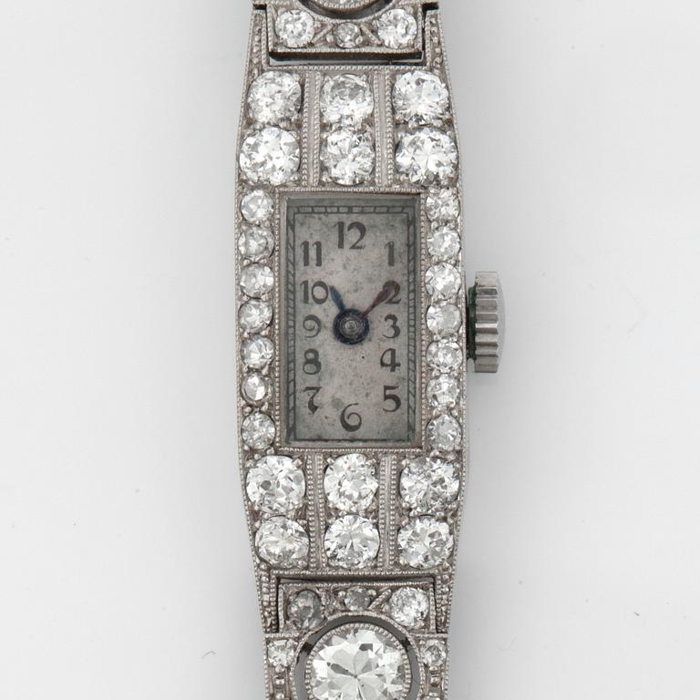 A Mido ladie's wristwatch set with diamonds. Circa 1930's. 10 x 23 mm.
