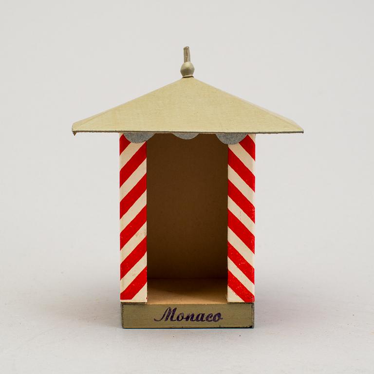 A lot of 30 toy pewter and Elastolin toy soldiers, middle/first half of the 20th century.