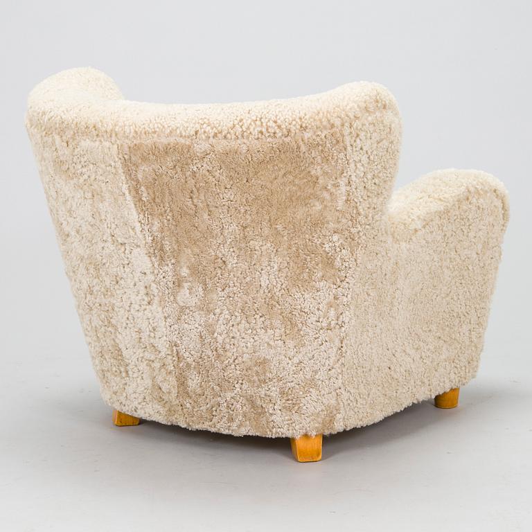 A 1950s armchair.