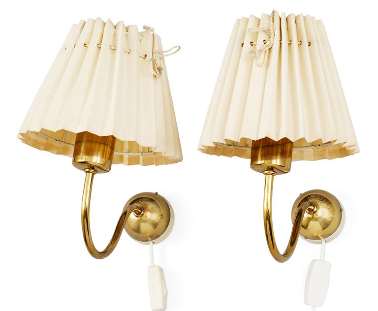 A pair of Josef Frank brass wall lamps, Svenskt Tenn.