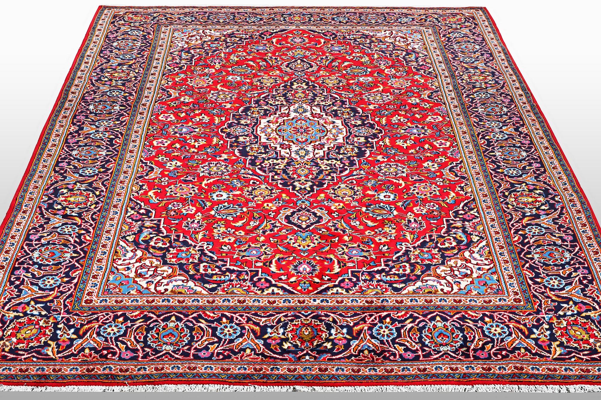 A carpet, Kashan, ca 354 x 251 cm.