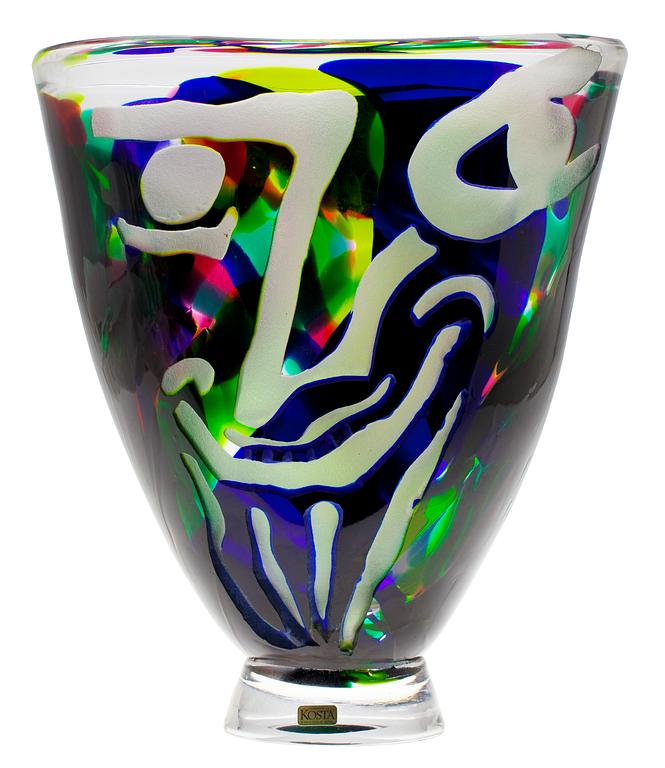 A Bengt Lindström glass vase, Kosta 1982.