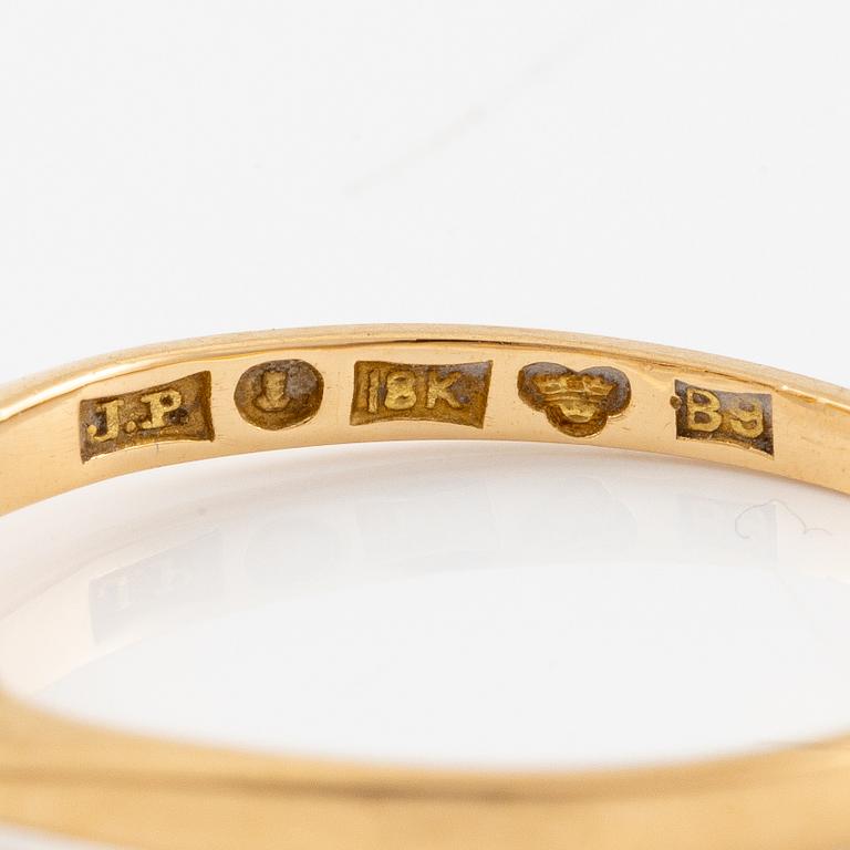 Ring, 18K gold with three brilliant-cut diamonds.