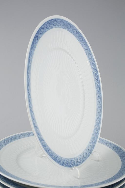 73 porcelian serving pieces, "Blå Vifte", Royal Copenhagen, from the second half of the 20th century.