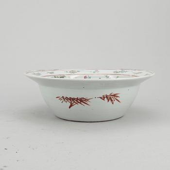TVÄTTFAT, porslin, Kina 1800-talets andra hälft.
