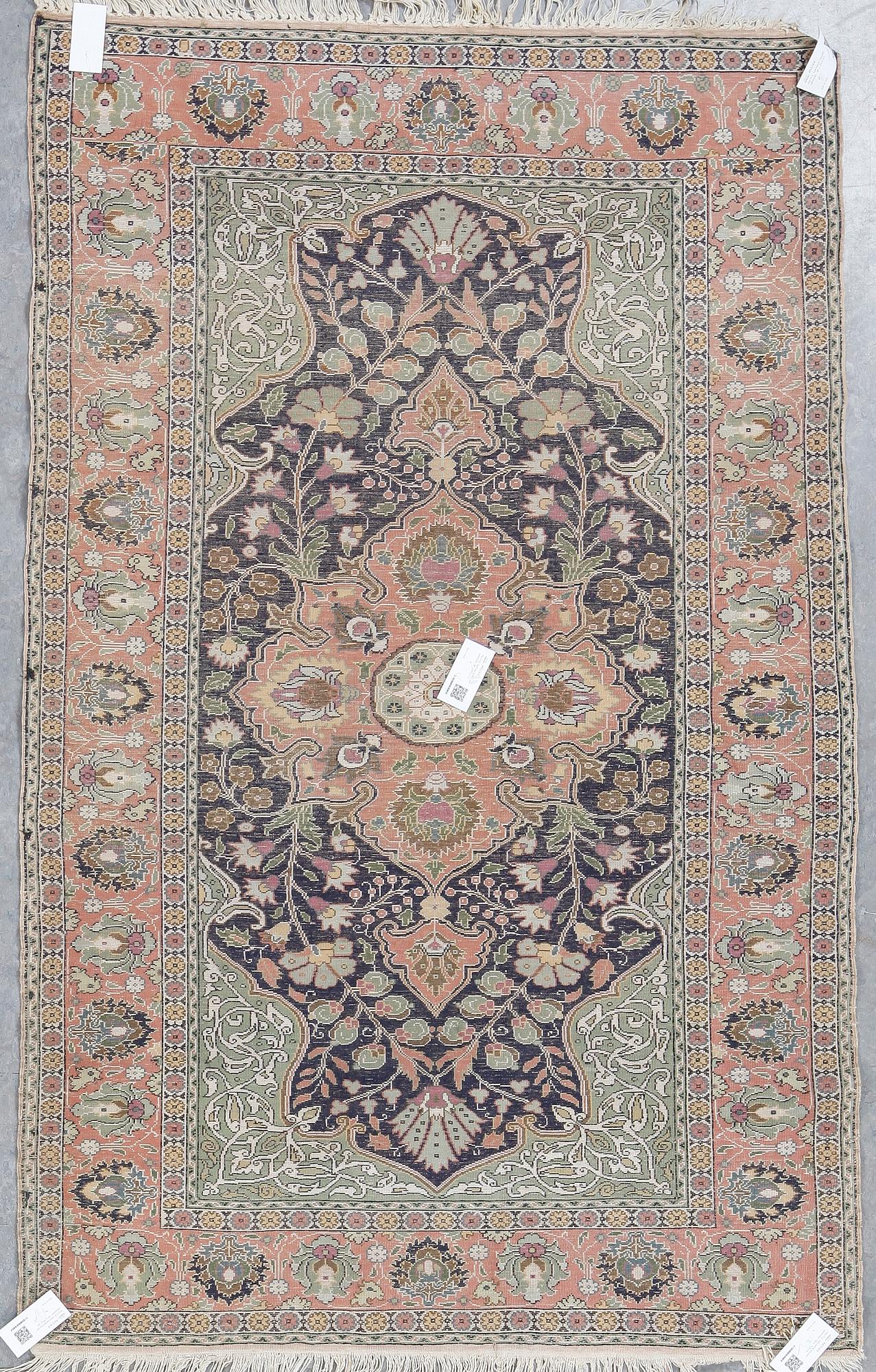 MATTA. Semiantik Kayseri sannolikt. Ca 181 x 115,5 cm.