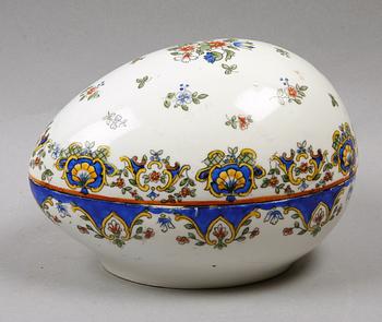 BONBONJÄR, porslin. Wien-liknande märkning. 1900-talets början.