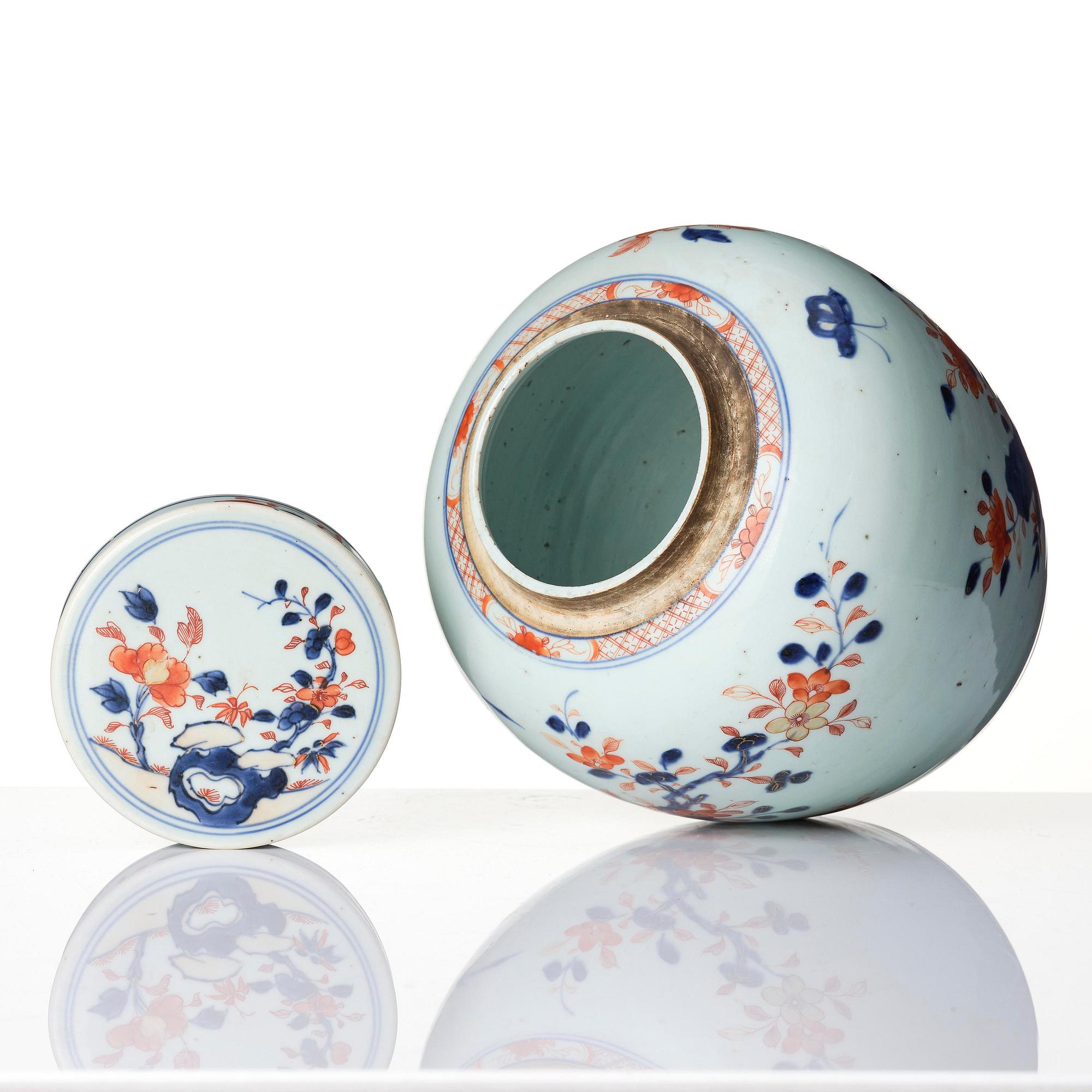 Kruka med lock, porslin. Qingdynastin, Kangxi (1662-1722).