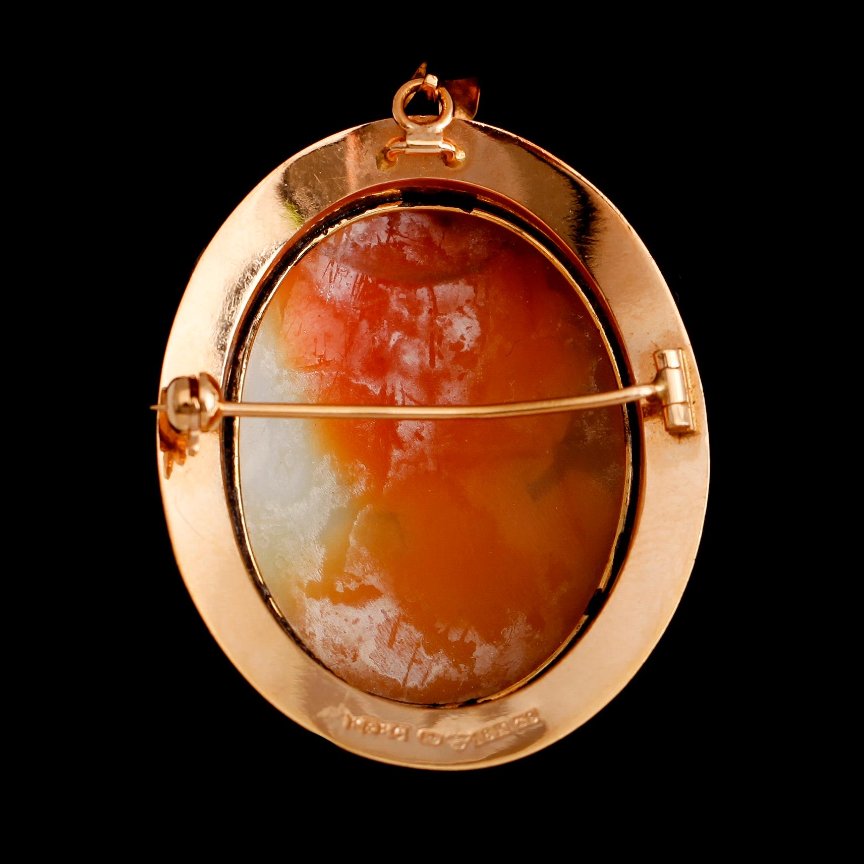 HÄNGE/BROSCH, 18 k guld och kamé, 1969. Vikt ca 8 g.