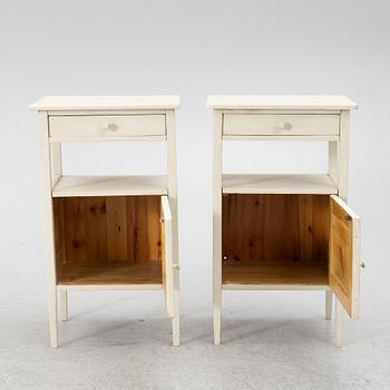 Sängbord, ett par.