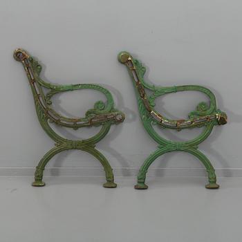 A SWEDISH IRON(NOT COMPLETE) GARDEN SOFA.