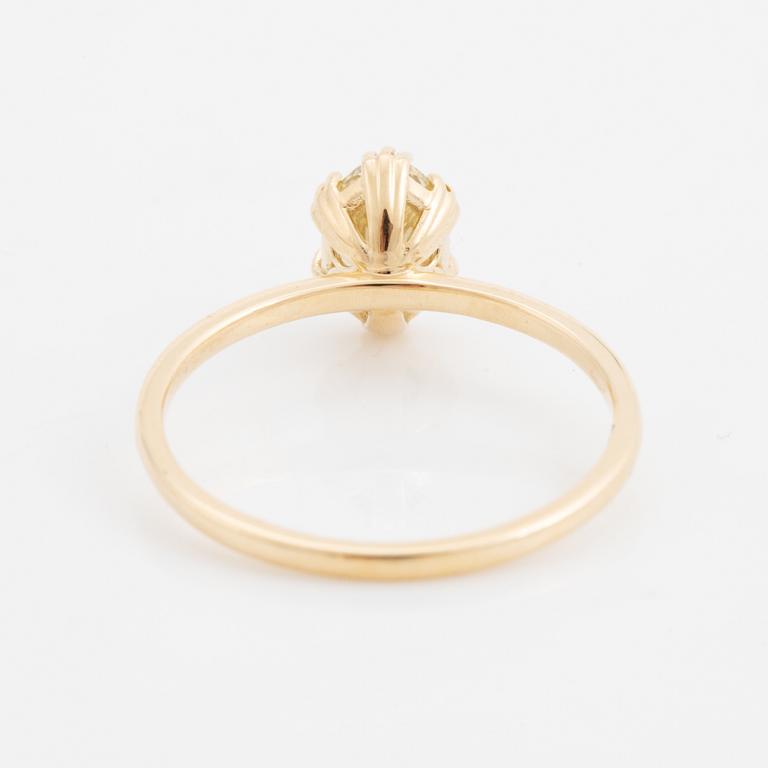 Ring with fancy brownish yellow diamond.