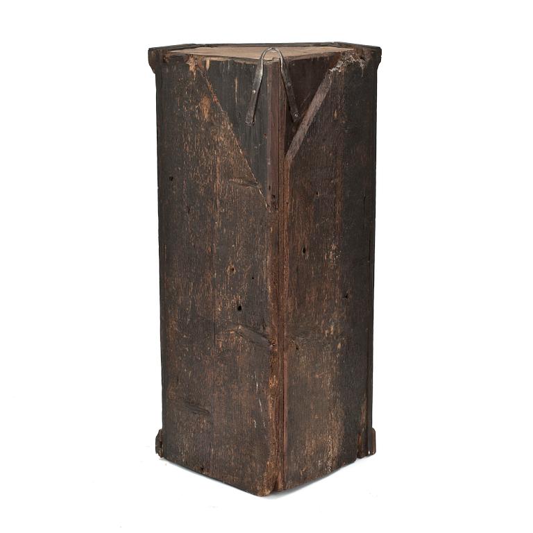 HÖRNSKÅP, allmoge, 1700/1800-tal.
