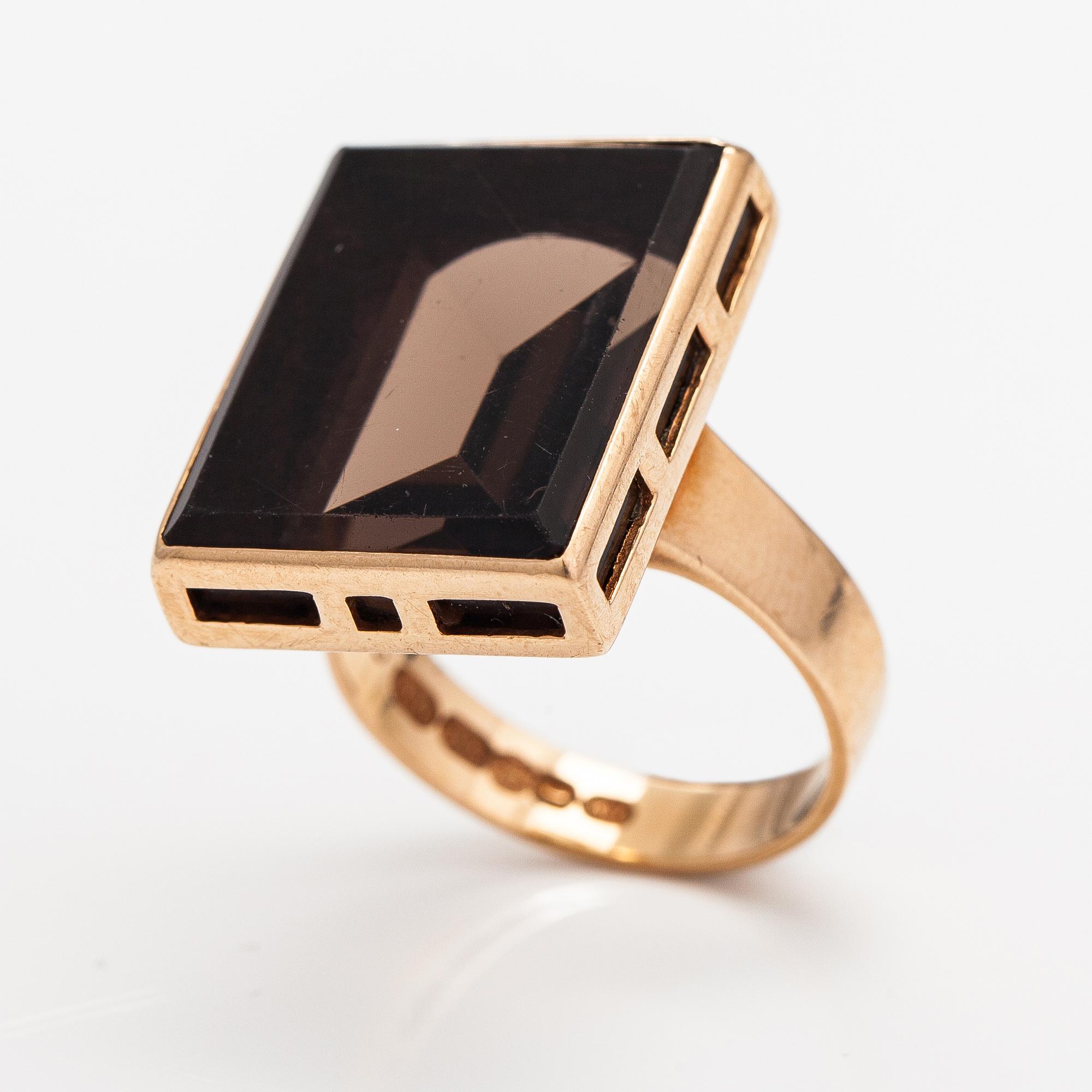 Bror Sundgren, Ring, 14K guld, rökkvarts. Westerback, Helsingfors 1963.