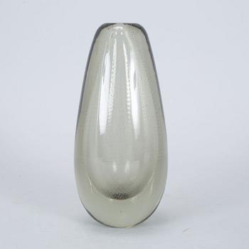 GUNNEL NYMAN, a glass vase, Nuutajärvi Notsjö, Finland 1947.