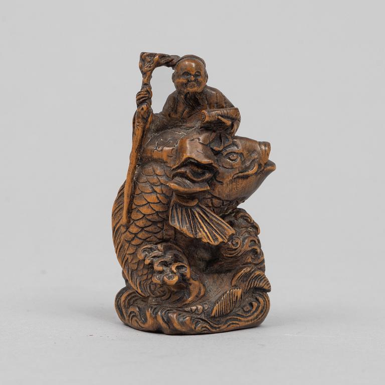 A Japanese carved wooden netsuke, Meiji (1868-1912). Signed.