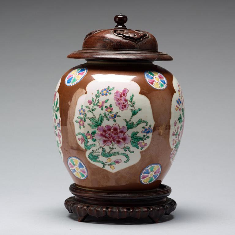 BOJAN, porslin. Qingdynastin, 1700-tal.