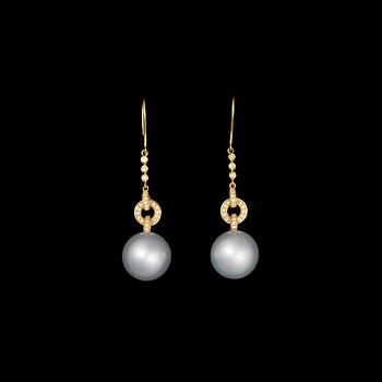 443. A PAIR OF EARRINGS, 18K gold, South Sea pearls, diamonds. Weight c. 8.9 g.