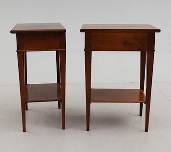 SÄNGBORD, 1 par, 1900-talets andra hälft.