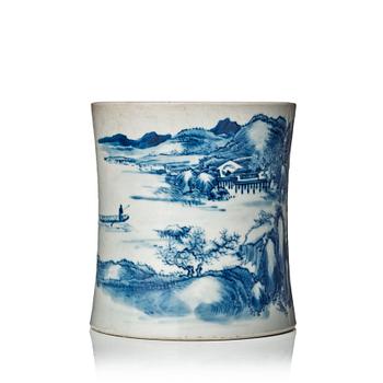 884. A blue and white brush pot, Qing dynasty, 19th Century.