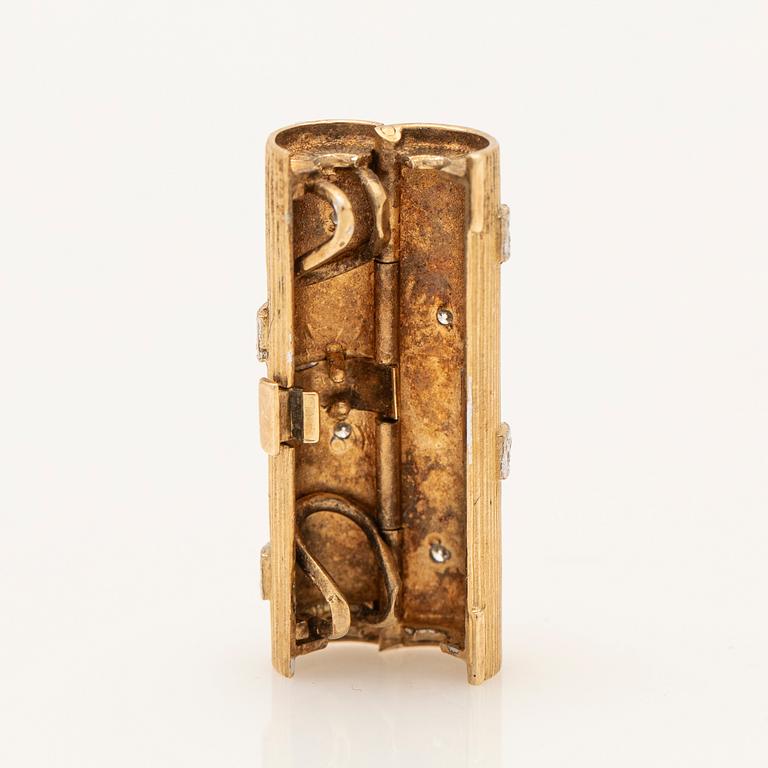 Ole Lynggaard, Pendant, 18K gold and diamonds.