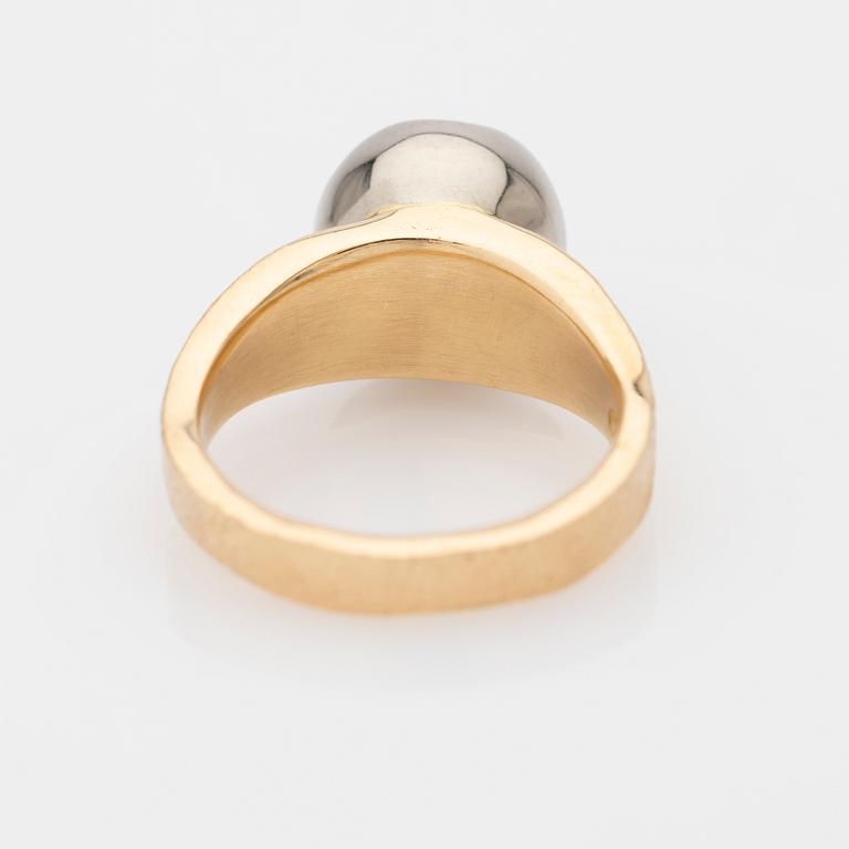 Ring, 18k gold with pearl.