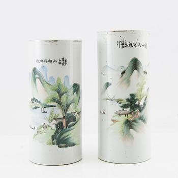 A set of two Chinese vases, second half of the 20th century.